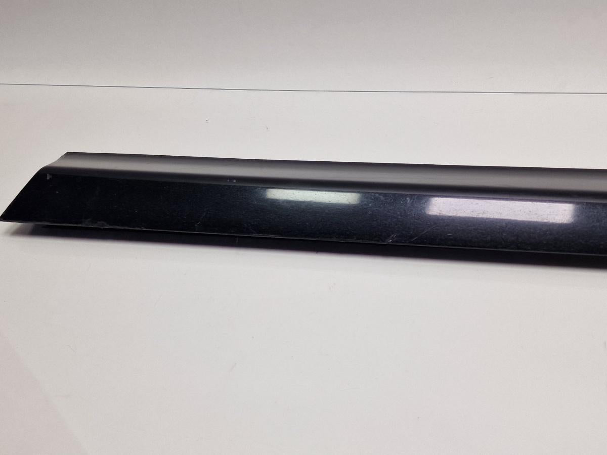 Bandou inferior usa dreapta fata AUDI A4 III 8EC, B7 2004 - 2008 negru LZ9Y 8E0853960C