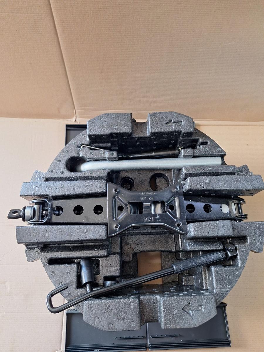 Trusa de scule completa cu cric cheie spuma SKODA KAMIQ 2018 - 2025 657012115A