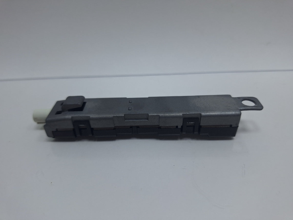 Amplificator semnal antena AUDI Q5 8RB 2008 -> 2.0 TDI quattro CAHA, CGLB, CMGA 8R0035225J