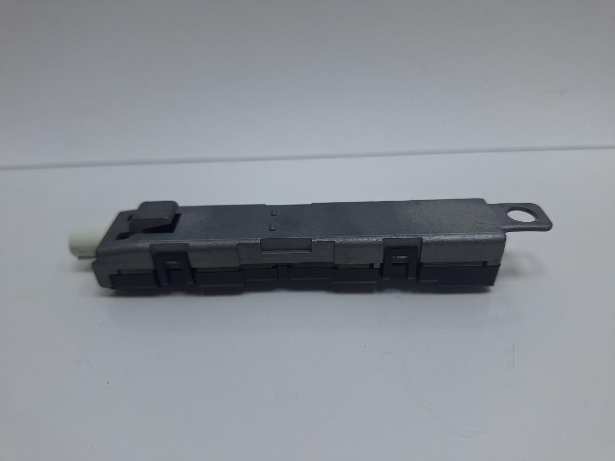 Amplificator semnal antena AUDI Q5 8RB 2008 -> 2.0 TDI quattro CAHA, CGLB, CMGA 8R0035225J