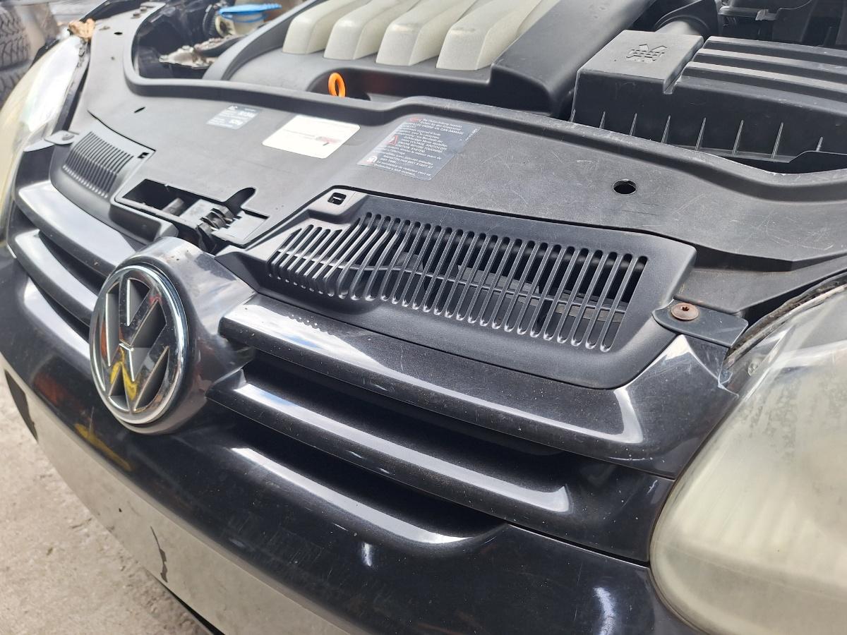 Grila superioara radiator bara de protectie fata VOLKSWAGEN GOLF V 1K1 2003 - 2009 , negru LC9Z