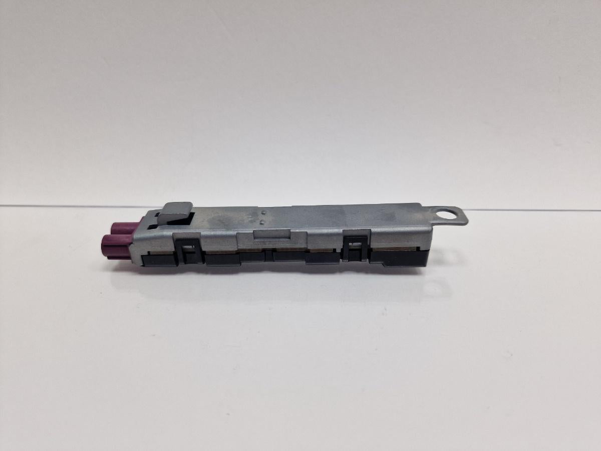 Amplificator semnal antena AUDI Q5 8RB 2008 -> 2.0 TDI quattro CAHA, CGLB, CMGA 8R0035225C