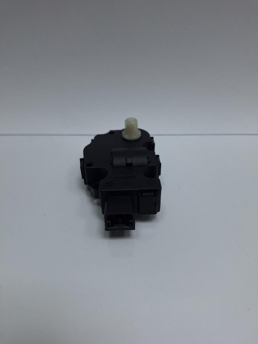 Actuator/motoras clapeta aer AC AUDI Q5 8RB 2008 -> 2.0 TDI quattro CAHA, CGLB, CMGA Behr K9749006 8K0820511C