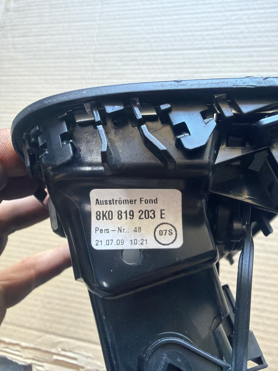 Grila de ventilatie spate AUDI A4 IV Avant 8K5, B8 2007 - 2015 2.0 TDI CAGA, CJCA, CMEA, CMFA 8K0819203