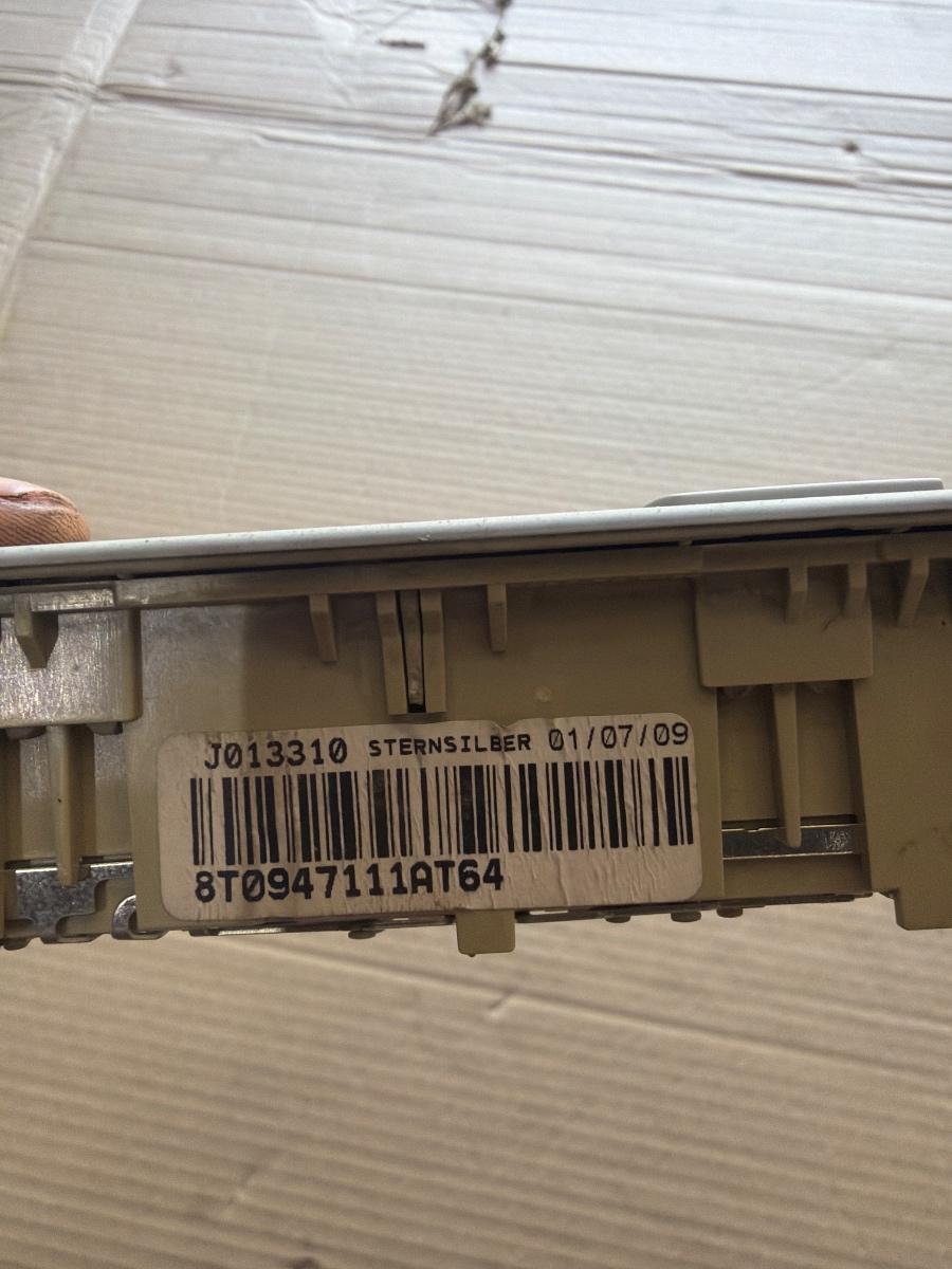 Plafoniera spate AUDI A4 IV Avant 8K5, B8 2007 - 2015 2.0 TDI CAGA, CJCA, CMEA, CMFA 8T0947111AT