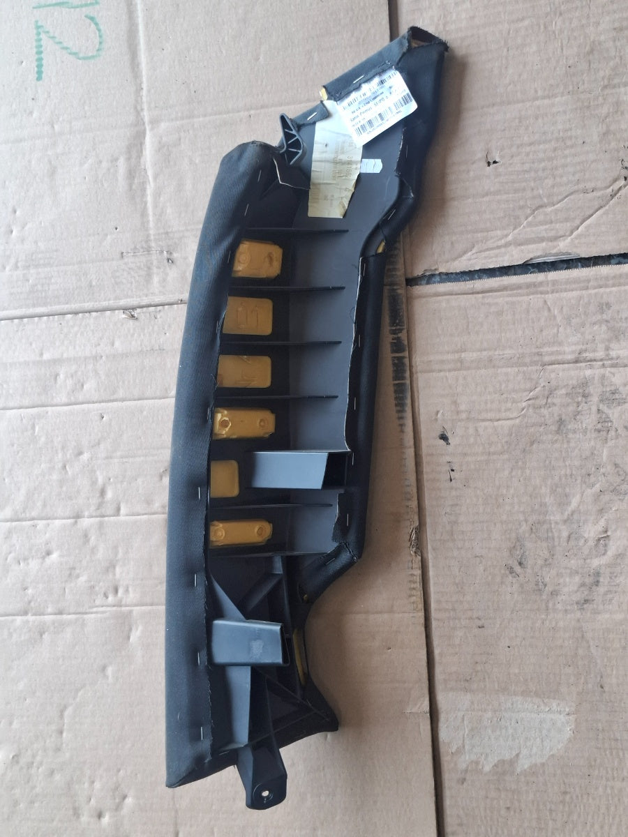 Ornament inferior lateral bancheta spate stanga AUDI A4 IV Avant 8K5, B8 2007 - 2015 2.0 TDI CAGA, CJCA, CMEA, CMFA 8T0857791