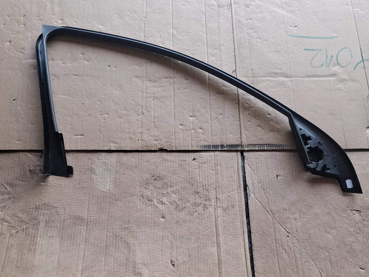 Cadru geam portiera fata dreapta AUDI A4 IV Avant 8K5, B8 2007 - 2015 2.0 TDI CAGA, CJCA, CMEA, CMFA