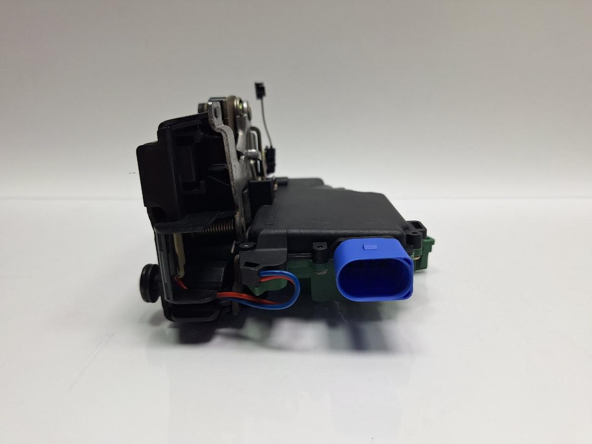 Broasca usa dreapta fata VOLKSWAGEN POLO 9N_ 2001 - 2012 1.4 TDI AMF, BAY 3B1837016CB