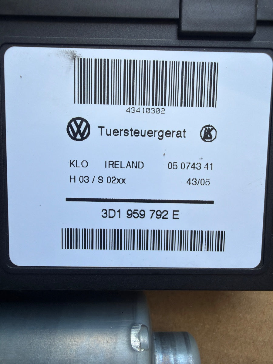 Motoras geam dreapta fata VOLKSWAGEN TOUAREG 7LA, 7L6, 7L7 2002 - 2013 3.0 V6 TDI BKS, CATA 3D1959792E
