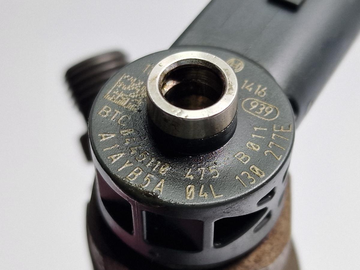 Injector combustibil VOLKSWAGEN GOLF VII 5G1 2012 -> 2.0 TDi BlueMotion BOSCH 04L130277E