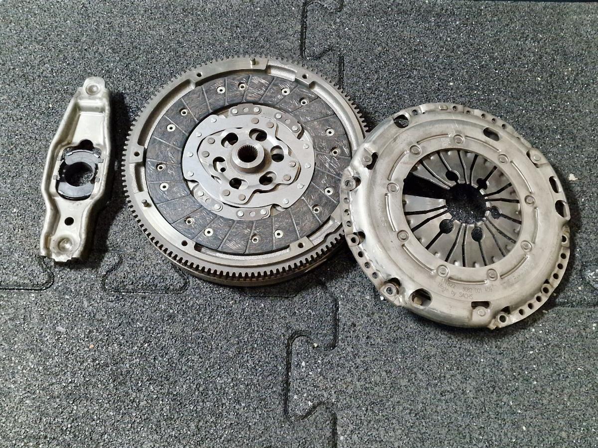 Kit ambreiaj VOLKSWAGEN TRANSPORTER V Box 7HA, 7HH, 7EA, 7EH 2003 -> 1.9 TDI BRS SACHS 3082001409 03G105266BA