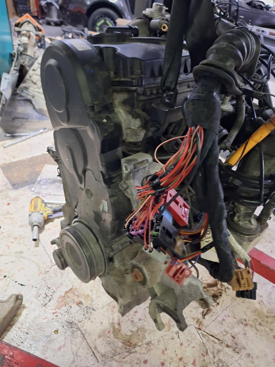 Motor 1.9 TDI 96 kw AWX AVF CU INJECTIE VOLKSWAGEN PASSAT 3B3 2000 - 2005