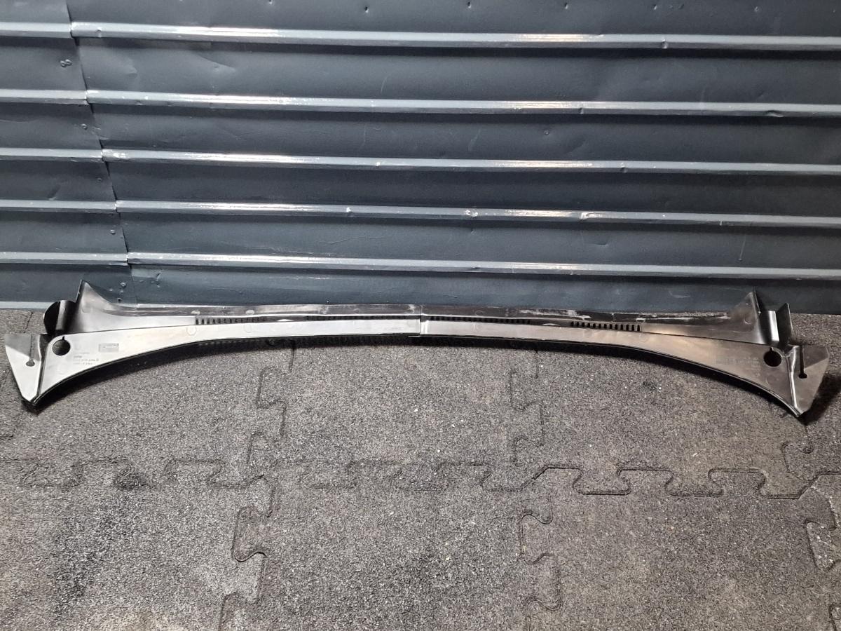 Grila stergatoare VOLKSWAGEN GOLF PLUS 5M1, 521 2004 - 2013 1.9 TDI BKC, BLS, BXE 5M0819404B