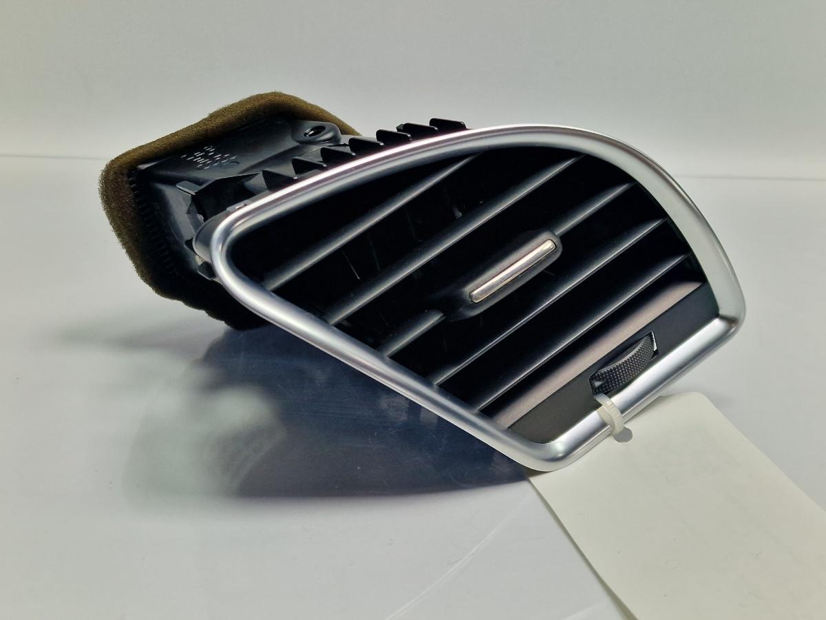 Grila de ventilatie laterala panou de bord dreapta AUDI A4 IV Avant 8K5, B8 2007 - 2015 2.0 TDI CAGA, CJCA, CMEA, CMFA 8T1820902C