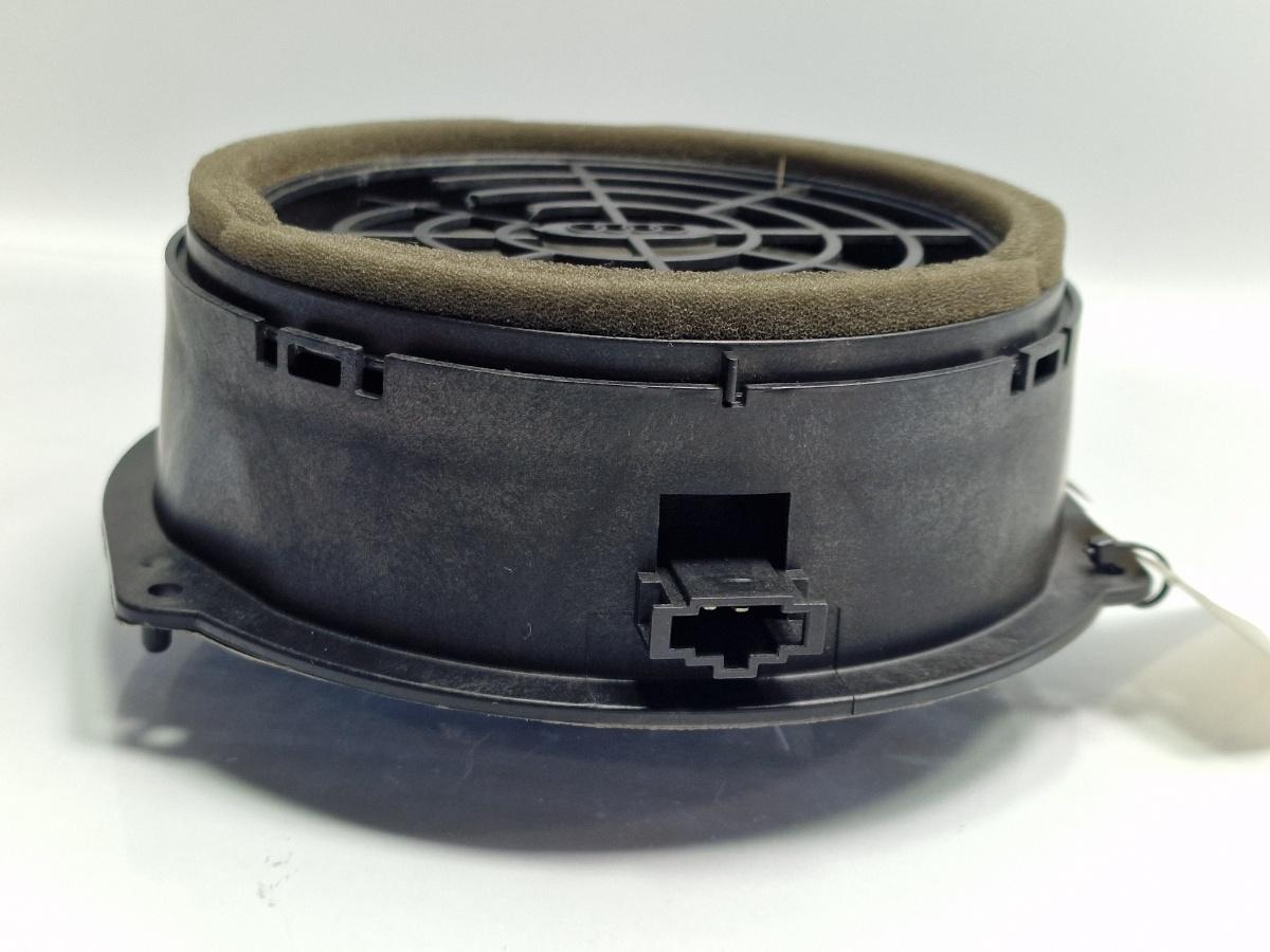 Difuzor portiera spate spate AUDI A4 IV Avant 8K5, B8 2007 - 2015 2.0 TDI CAGA, CJCA, CMEA, CMFA 8R0035411