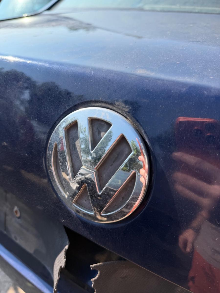 Emblema sigla VW spate sedan cromatVOLKSWAGEN PASSAT 3B3 2000 - 2005 1.9 TDI AVF, AWX 3B5853630