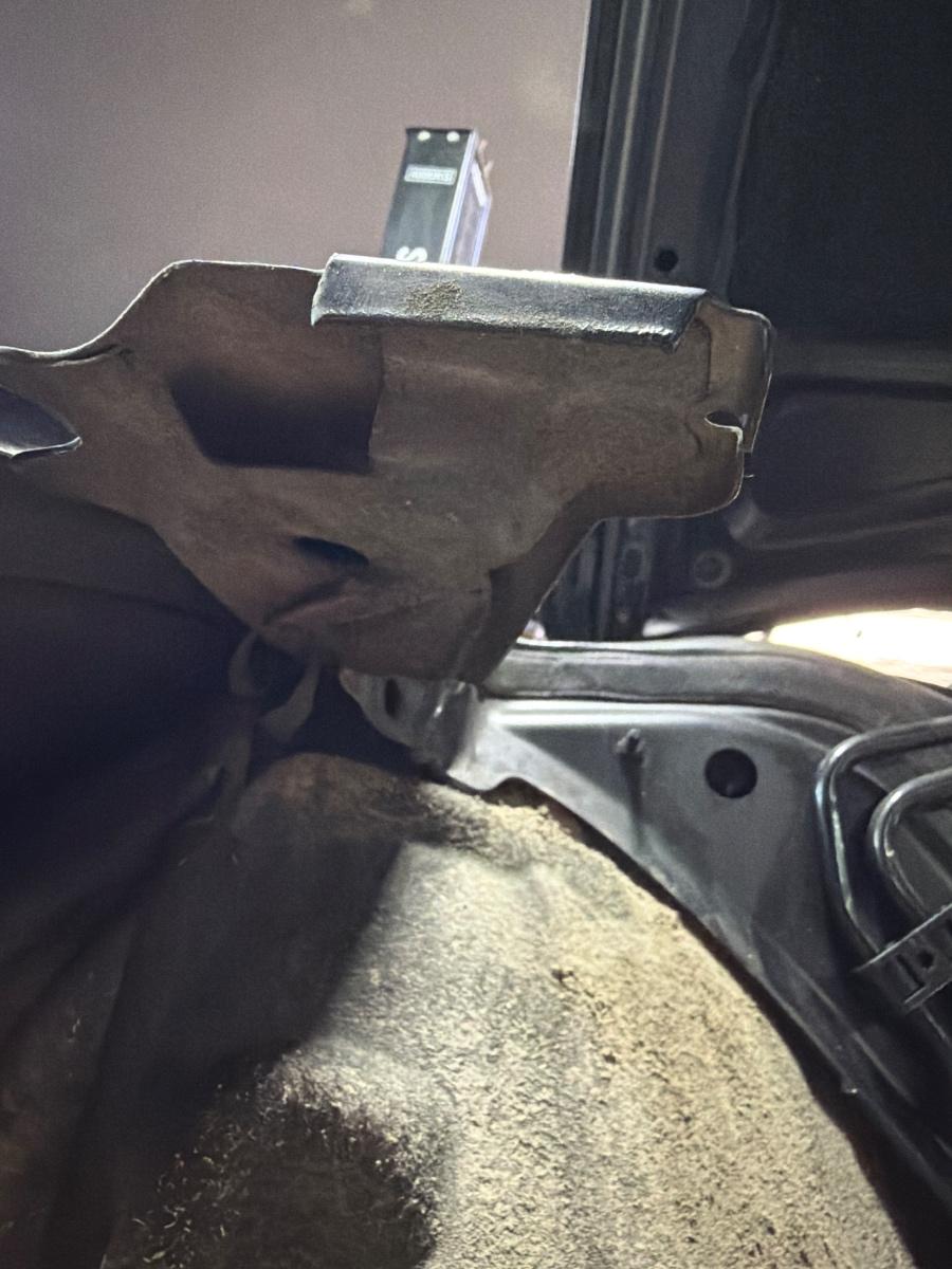 Colt semiaripa fata dreapta AUDI A4 IV Avant 8K5, B8 2007 - 2015 , 8K0805304D