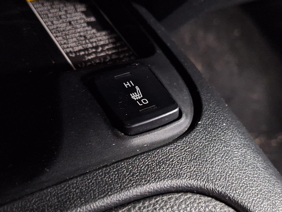 Comutator incalzire scaun dreapta fata TOYOTA COROLLA _E21_ 2018 -> 1.8 Hybrid 2ZR-FXE