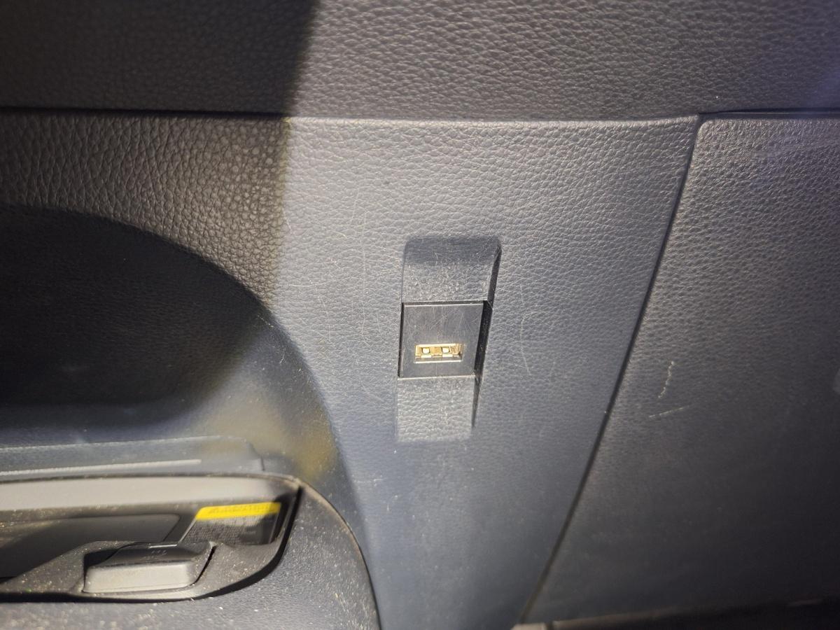 Conector priza USB TOYOTA COROLLA _E21_ 2018 -> 1.8 Hybrid 2ZR-FXE