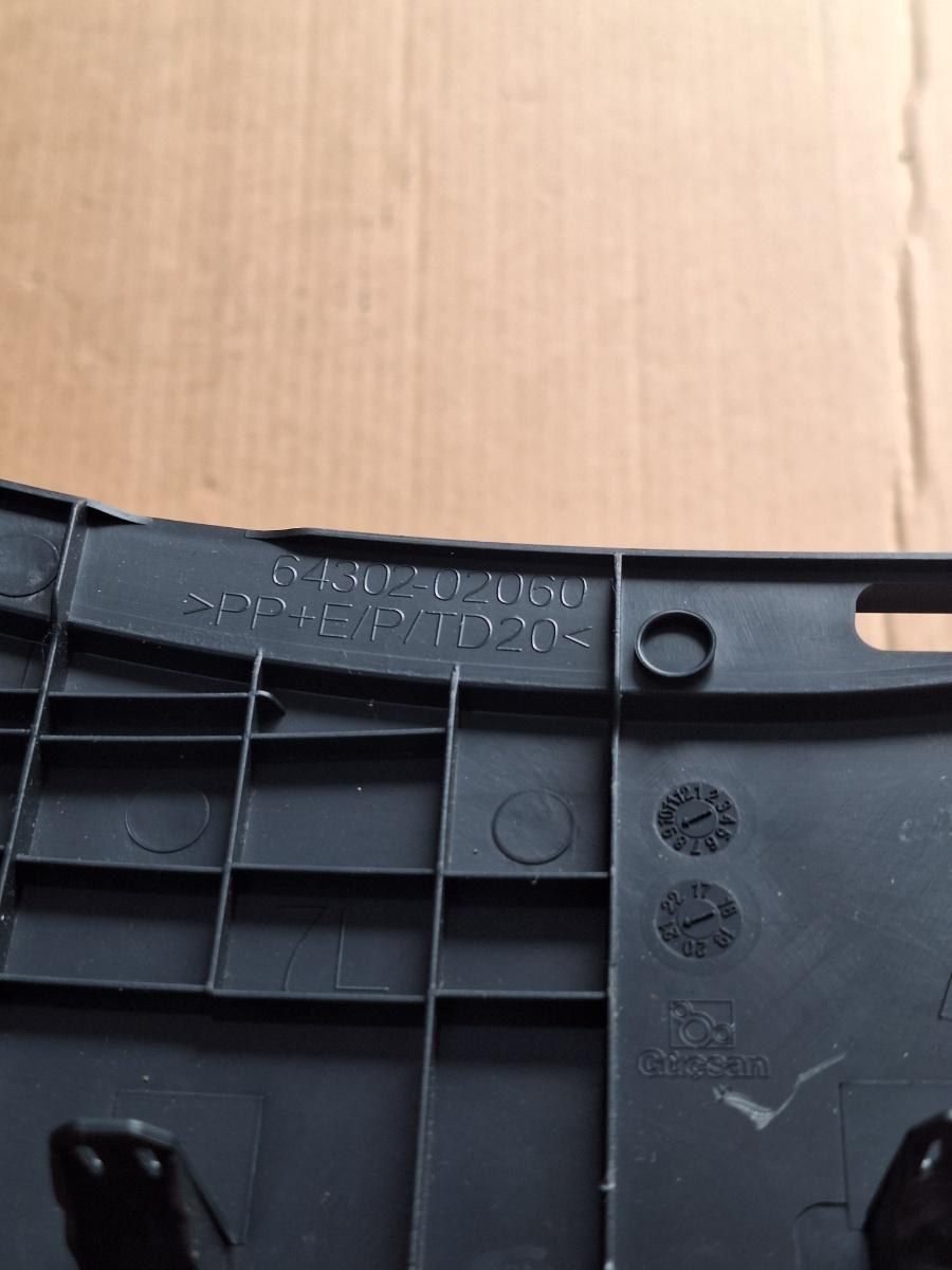 Ornament superior portbagaj stanga spate TOYOTA COROLLA _E21_ 2018 -> 1.8 Hybrid 2ZR-FXE 64302-02060
