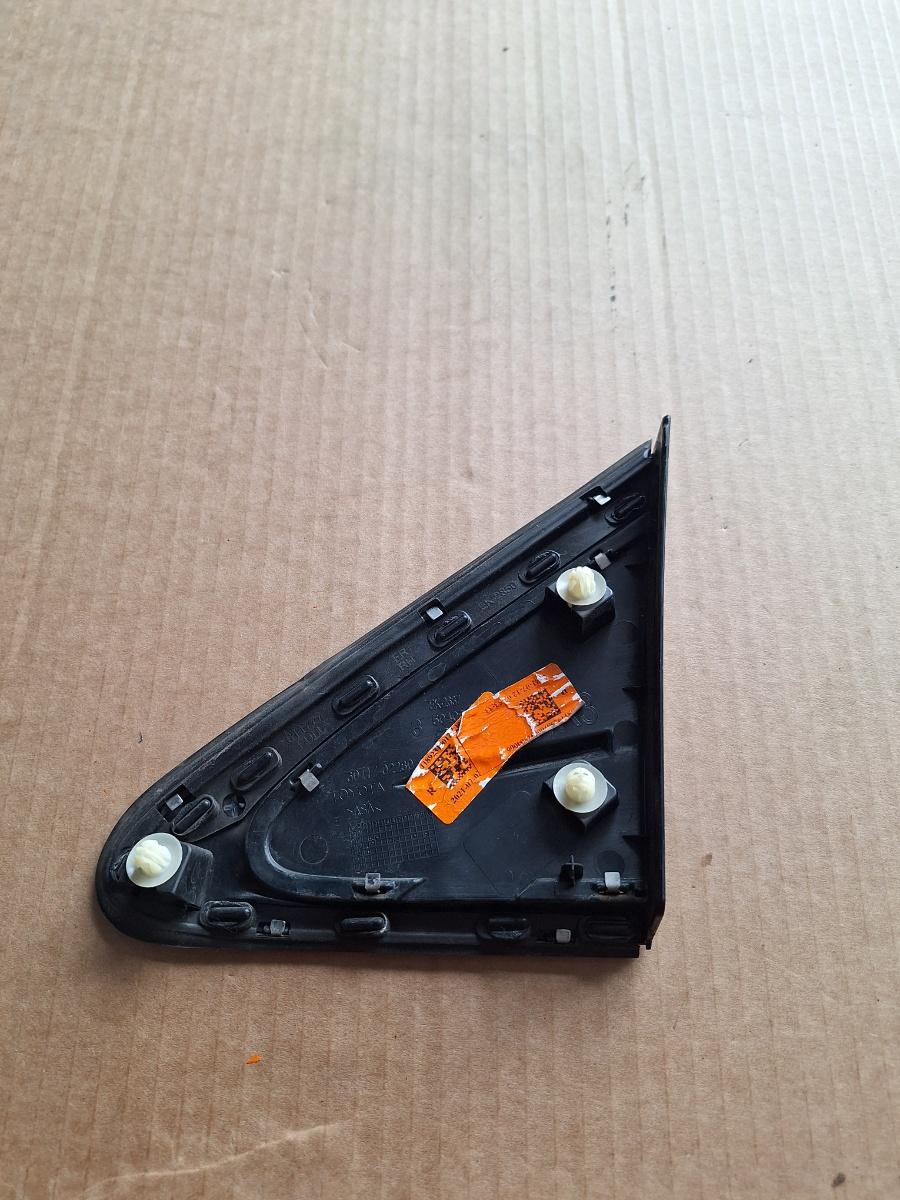 Ornament aripa dreapta fata TOYOTA COROLLA _E21_ 2018 -> 1.8 Hybrid 2ZR-FXE 60117-02280