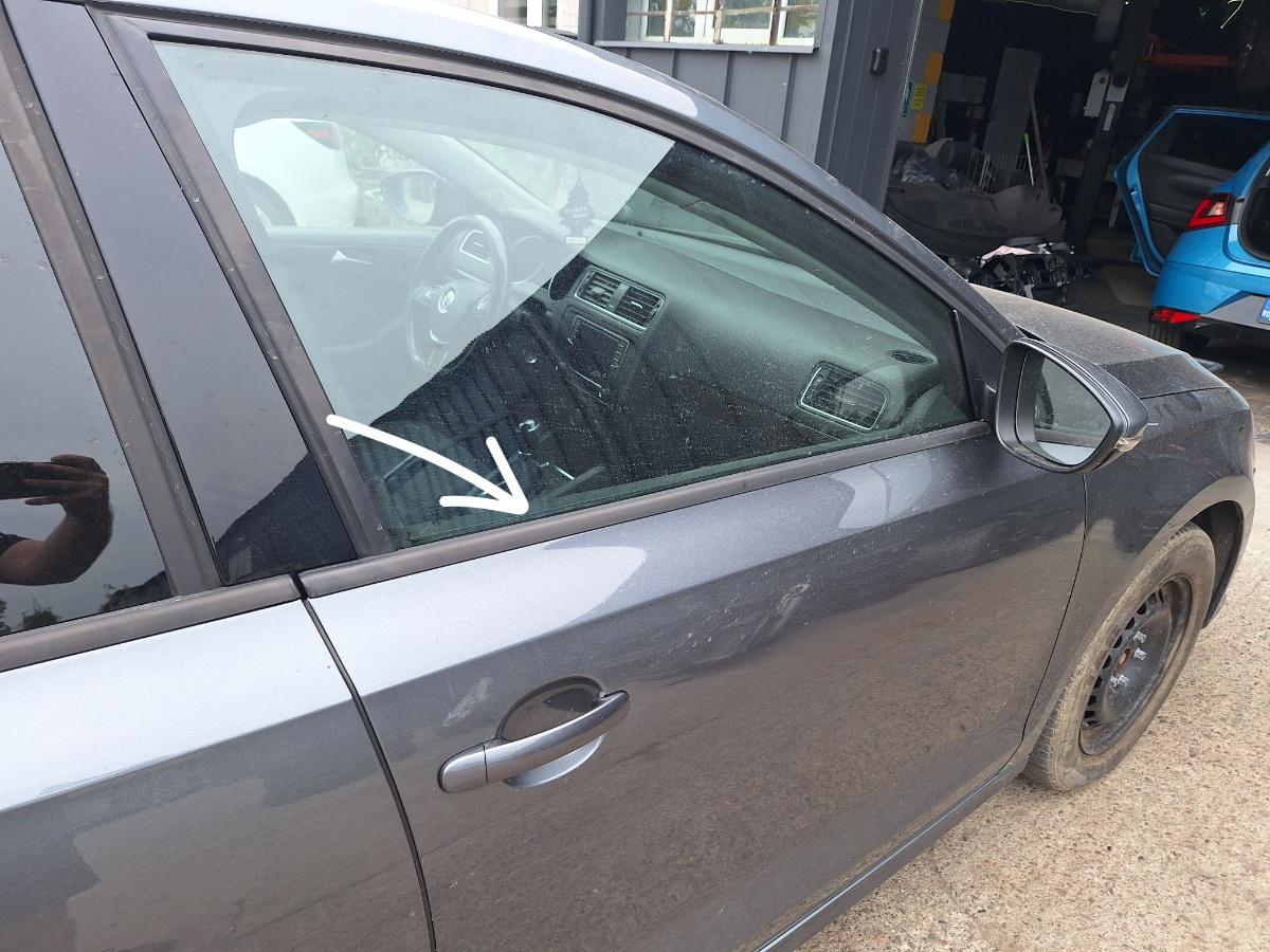 Cheder geam portiera fata dreapta VOLKSWAGEN JETTA VI 162/163 2010 - 2018 2.0 TDI CLCA, CUUA 5C6837478B