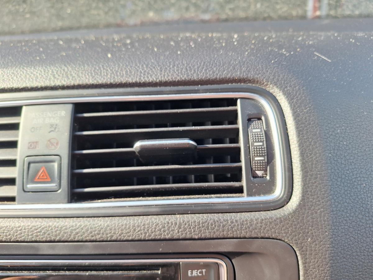Grila de ventilatie bord centrala VOLKSWAGEN JETTA VI 162/163 2010 - 2018 2.0 TDI CLCA, CUUA