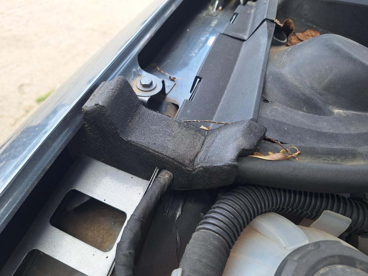 Bureti etansare capota motor VOLKSWAGEN JETTA VI 162/163 2010 - 2018 2.0 TDI CLCA, CUUA
