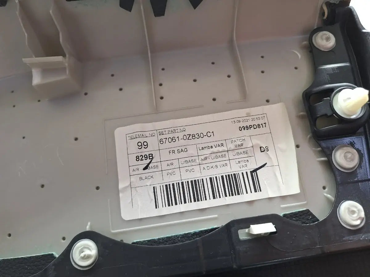 Tapiterie panou portiera fata dreapta TOYOTA COROLLA _E21_ 2018 -> 1.8 Hybrid 2ZR-FXE 67061-0Z830-C1