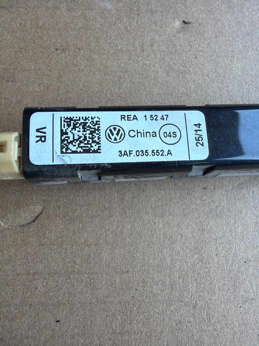 Amplificator semnal antena VOLKSWAGEN PASSAT 365 2010 - 2014 2.0 TDi BlueMotion CFFB 3AF035552A