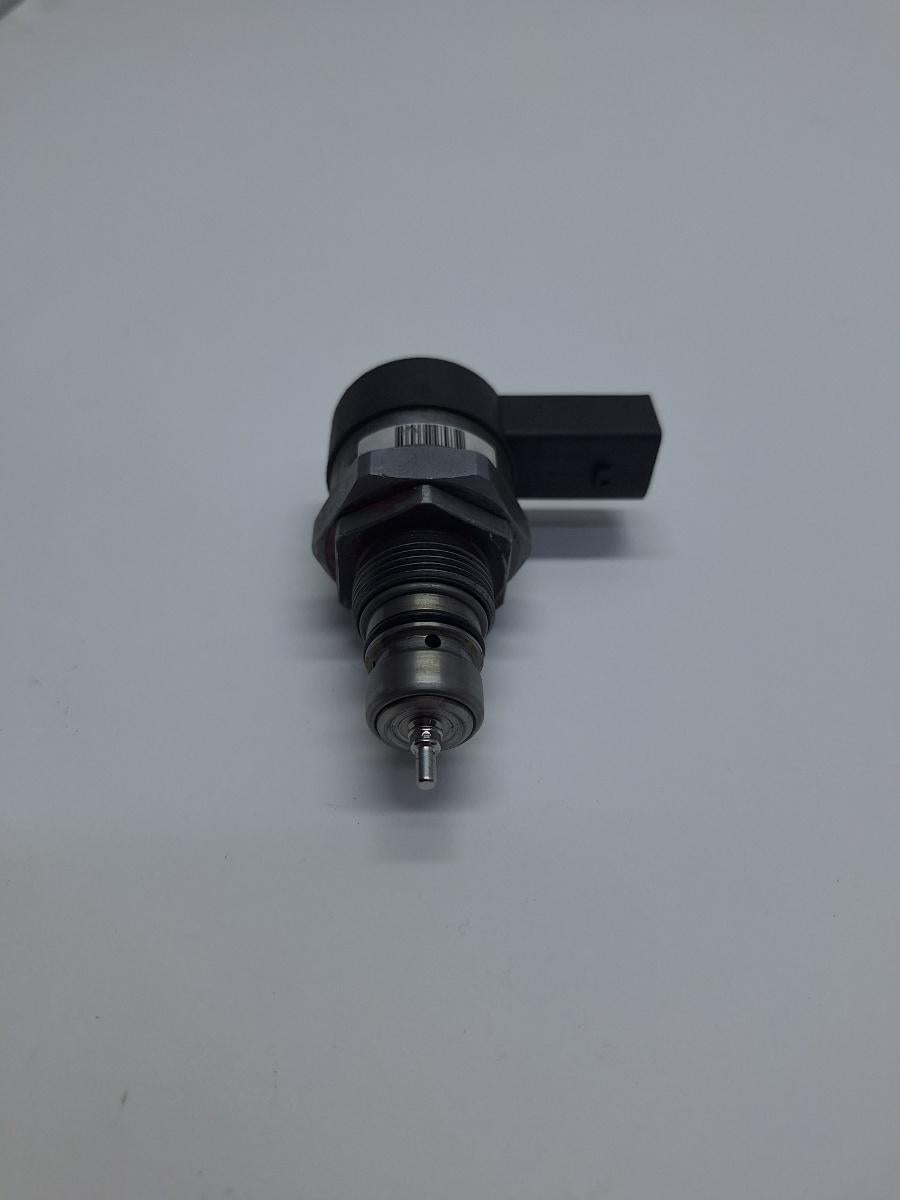 Regulator presiune combustibil VOLKSWAGEN PASSAT Variant 3G5 2014 -> 2.0 TDI CRLB, DBGA, DFGA, VOLKSWAGEN PASSAT 365 2010 - 2014 2.0 TDi BlueMotion CFFB BOSCH 0281006075 057130764AB