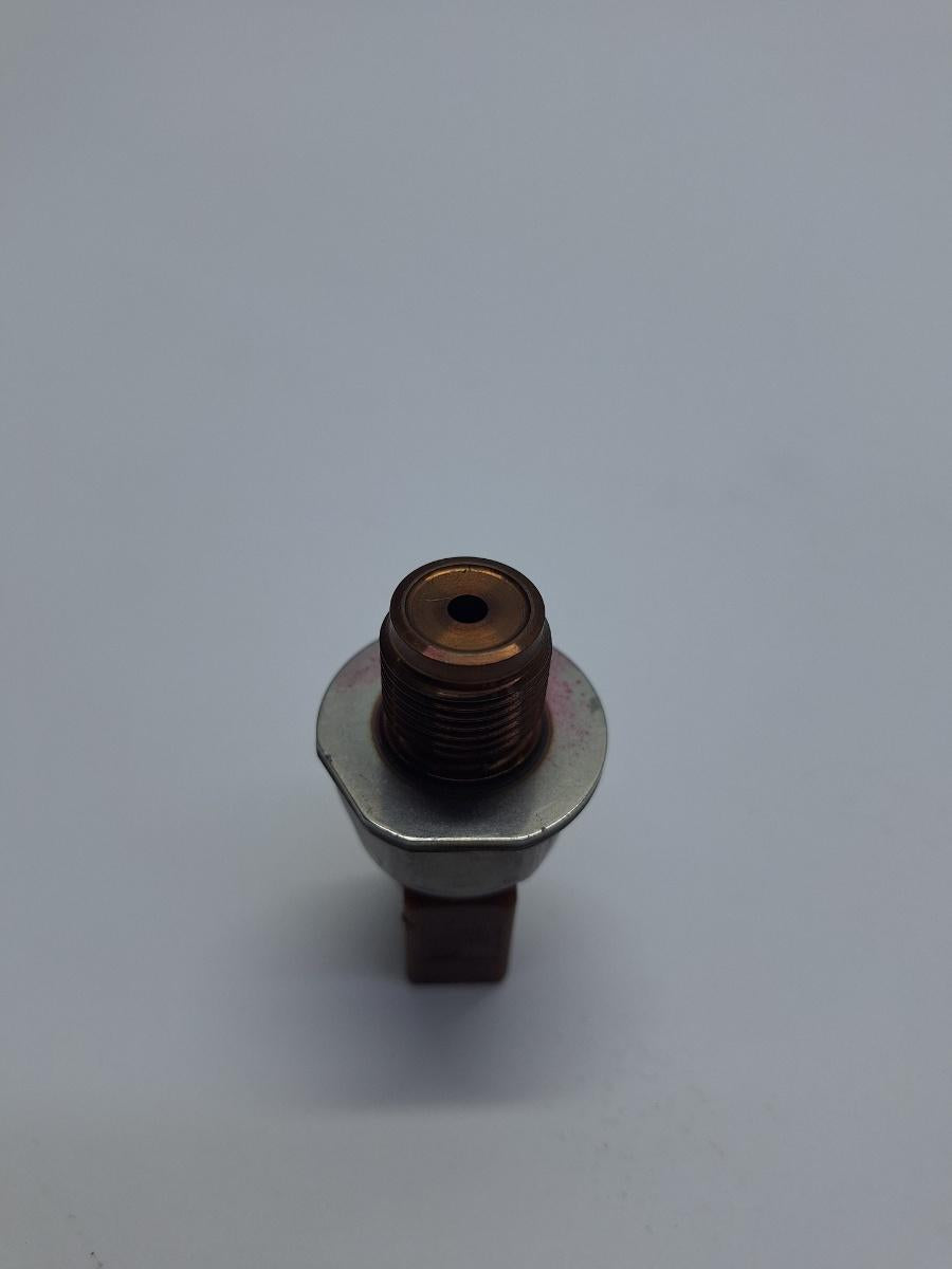 Senzor presiune combustibil VOLKSWAGEN PASSAT Variant 3G5 2014 -> 2.0 TDI CRLB, DBGA, DFGA, VOLKSWAGEN PASSAT 365 2010 - 2014 2.0 TDi BlueMotion CFFB 03L906054