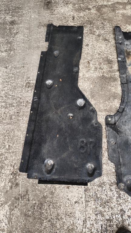 SCUT STANGA/DREAPTA BMW E87 E81 E82 Seria 1 51757059389 7059389 51757059390 7059390