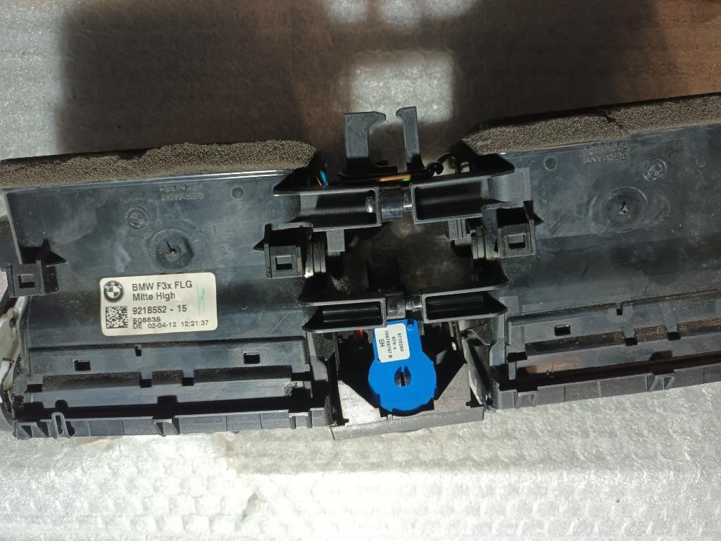 Grila centrala bord bmw f30 f80 f31 f34 f32 f82 f33 f83 f36, 64229218552, 9218552