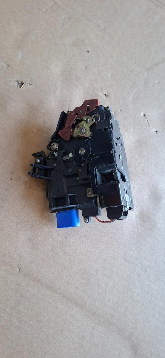 Broasca usa dreapta spate VOLKSWAGEN TOUAREG 7LA, 7L6, 7L7 2002 - 2013 3.0 V6 TDI BKS, CATA 3D4839016