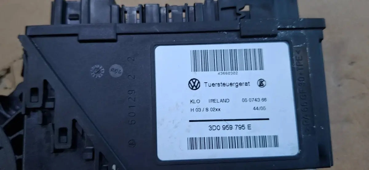 Motoras geam stanga spate VOLKSWAGEN TOUAREG 7LA, 7L6, 7L7 2002 - 2013 3.0 V6 TDI BKS, CATA 3D0959795E