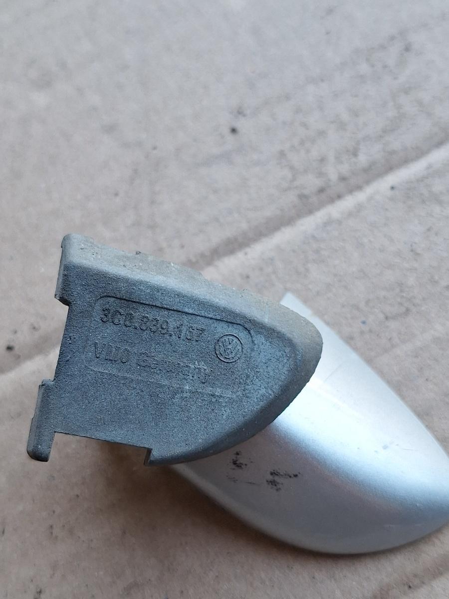 Maner exterior LA7W portiera stanga spate VOLKSWAGEN PASSAT 365 2010 - 2014 3C0837205