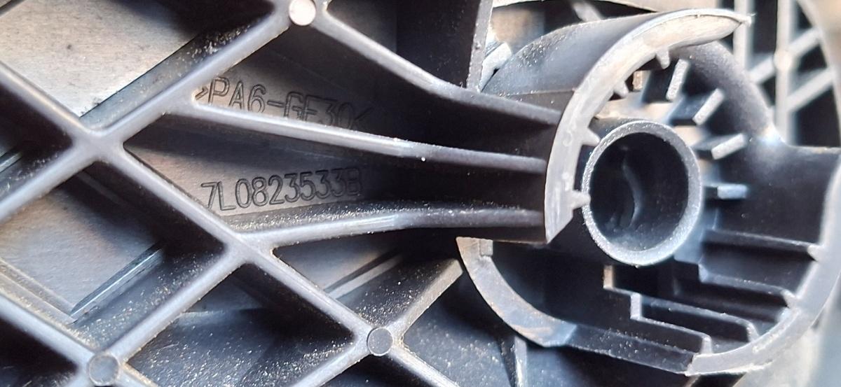 Maner capota motor VOLKSWAGEN TOUAREG 7LA, 7L6, 7L7 2002 - 2013 3.0 V6 TDI BKS, CATA 7L0823533B