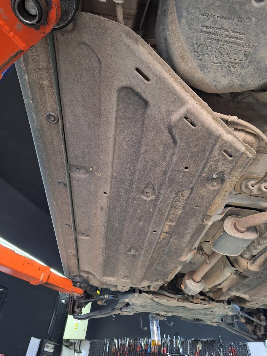 Protecție sub caroserie/scut stanga HYUNDAI i20 2024 1.2 MPi G4LF 62KW|84HP 2024