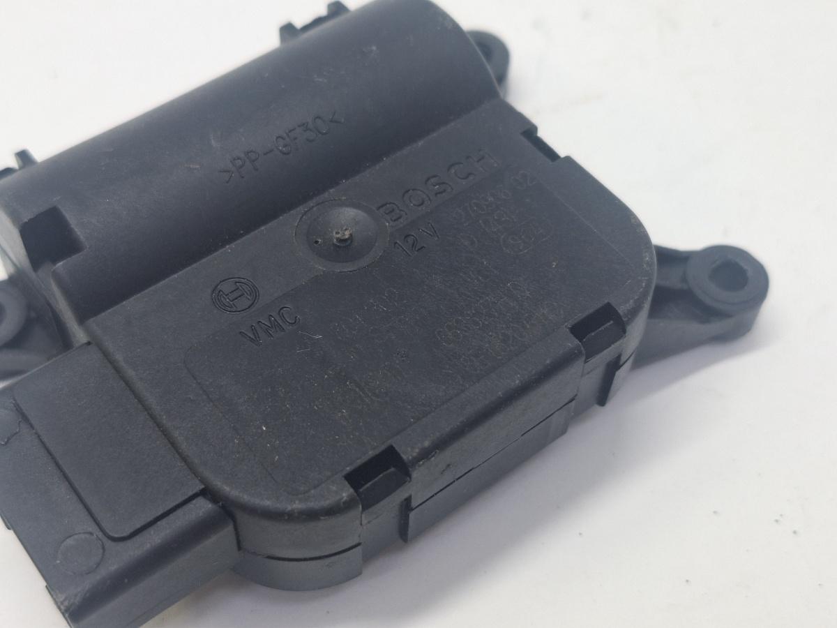 Actuator/motoras clapeta aer AC AUDI A4 III Avant 8ED, B7 2004 - 2008 2.5 TDI BDG BOSCH 0132801302 8E1820511C