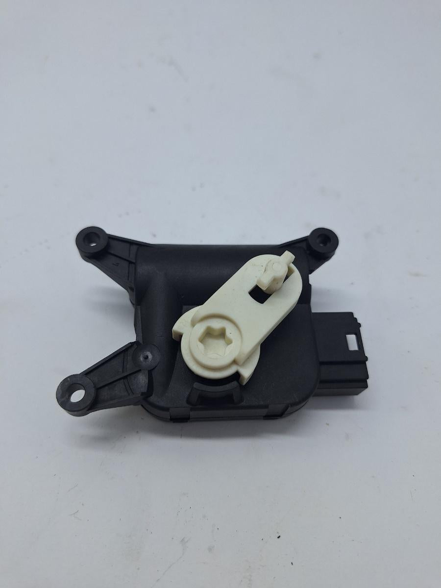 Actuator/motoras clapeta aer AC VOLKSWAGEN TOURAN 1T1, 1T2 2003 - 2010 2.0 TDI BMM VAG 0132801340 1K1907511C