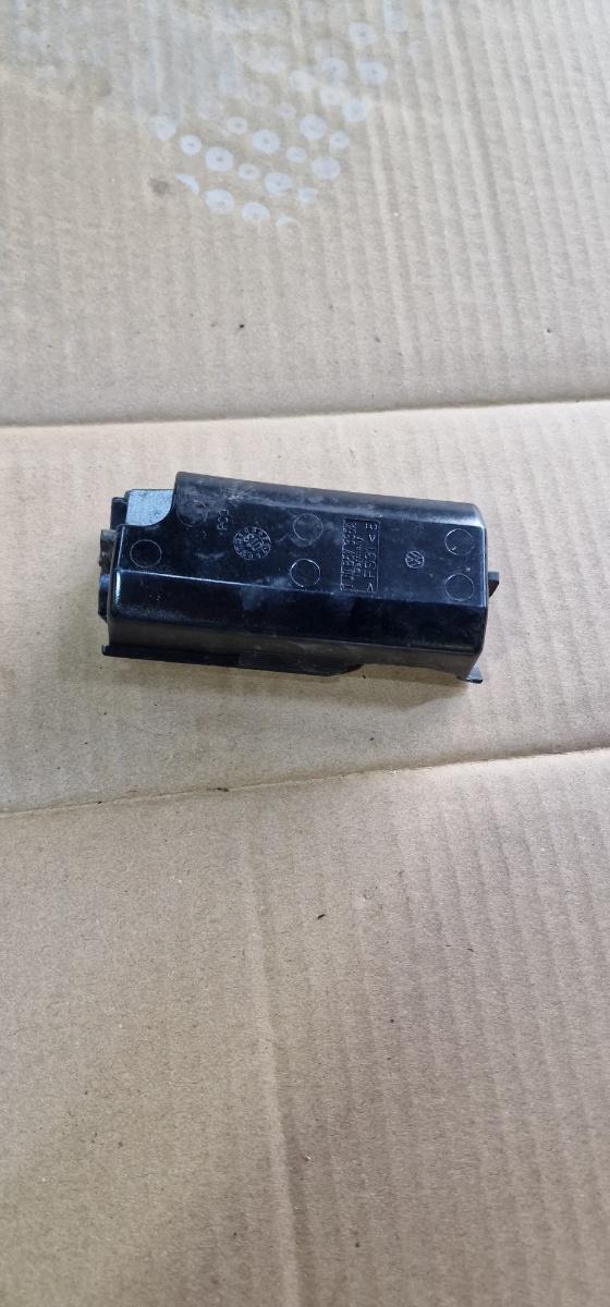 Scrumiera (spate) VOLKSWAGEN GOLF IV Variant 1J5 1999 - 2006 1.9 TDI ATD, AXR 1J0857962H