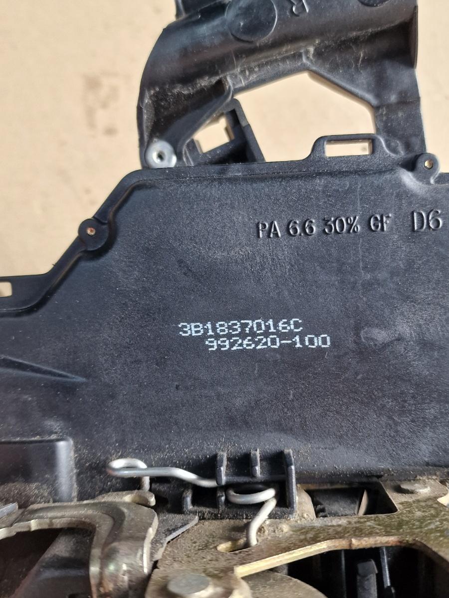 Broasca usa dreapta fata VOLKSWAGEN PASSAT 3B3 2000 - 2005 1.9 TDI AVF, AWX 3B1837016C
