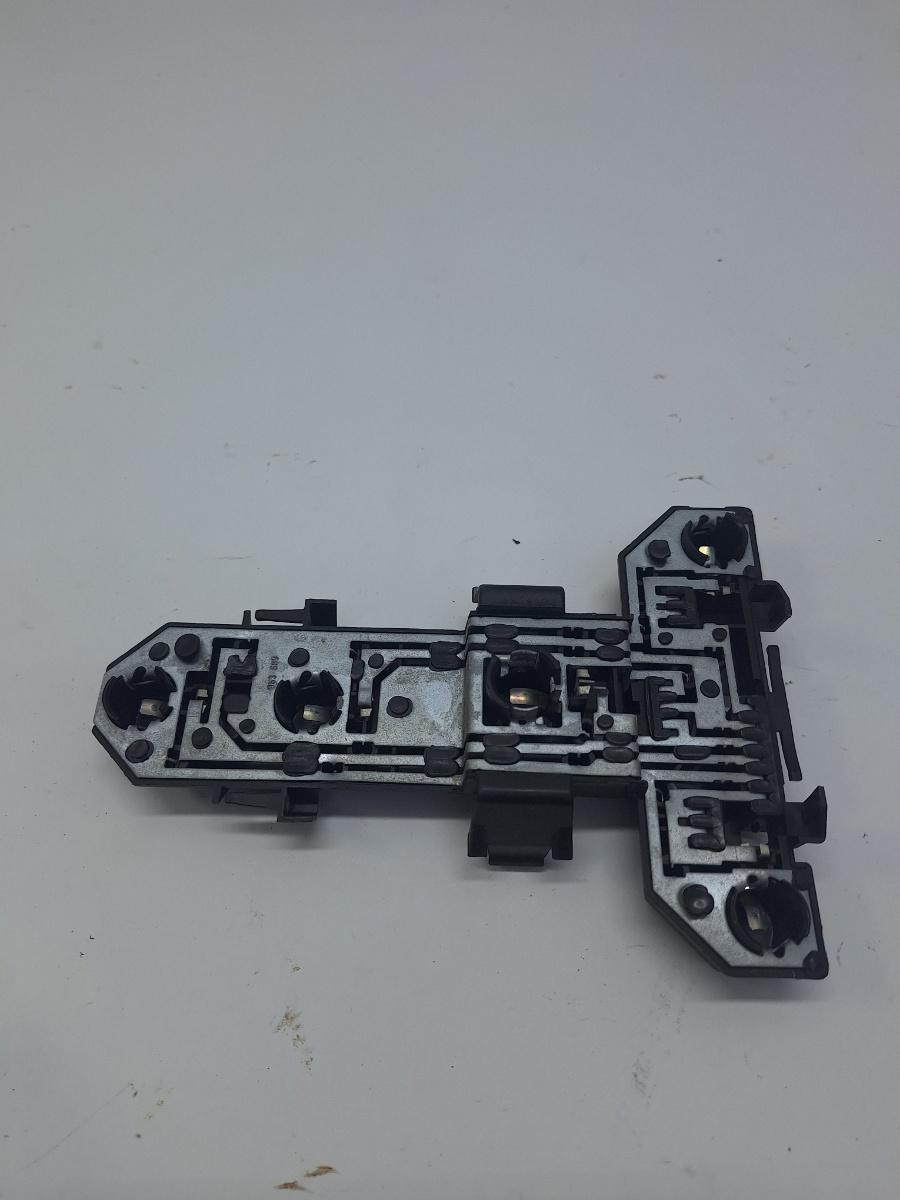 Soclu stop VOLKSWAGEN BORA 1J2 1998 - 2013 2.0 APK, AQY, AZG, AZH, AZJ, BBW VAG 1J5945257