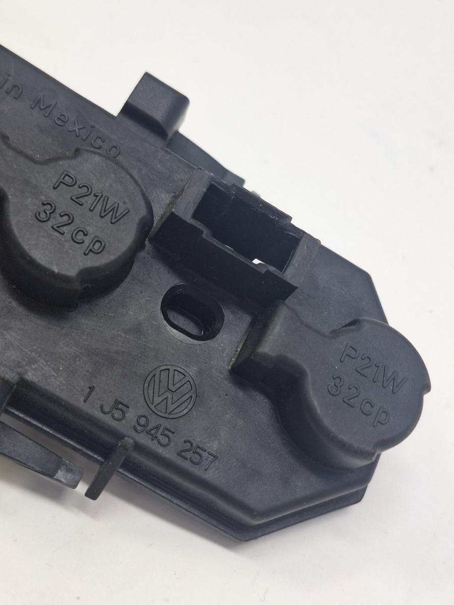 Soclu stop stanga VOLKSWAGEN BORA 1J2 1998 - 2013 2.0 APK, AQY, AZG, AZH, AZJ, BBW VAG 1J5945257