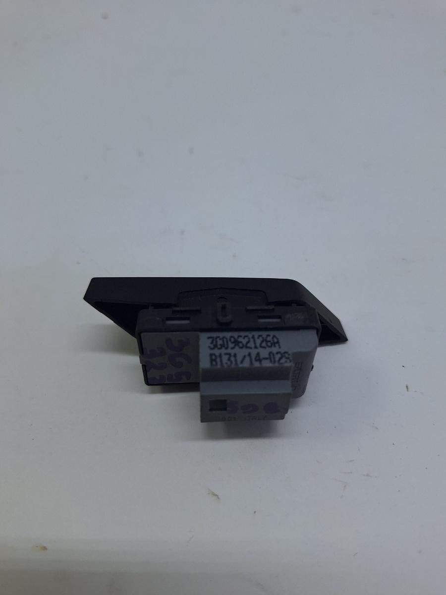 Buton blocare portiere VOLKSWAGEN PASSAT Variant 3G5 2014 -> 2.0 TDI CRLB, DBGA, DFGA 3G0962126A