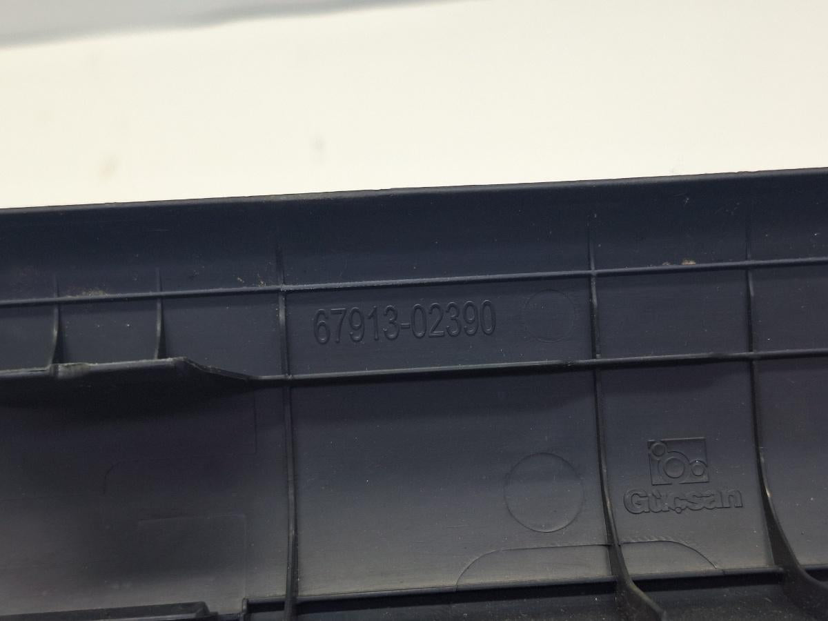 Ornamente protectie prag dreapta fata TOYOTA COROLLA _E21_ 2018 -> 1.8 Hybrid 2ZR-FXE 67913-02390