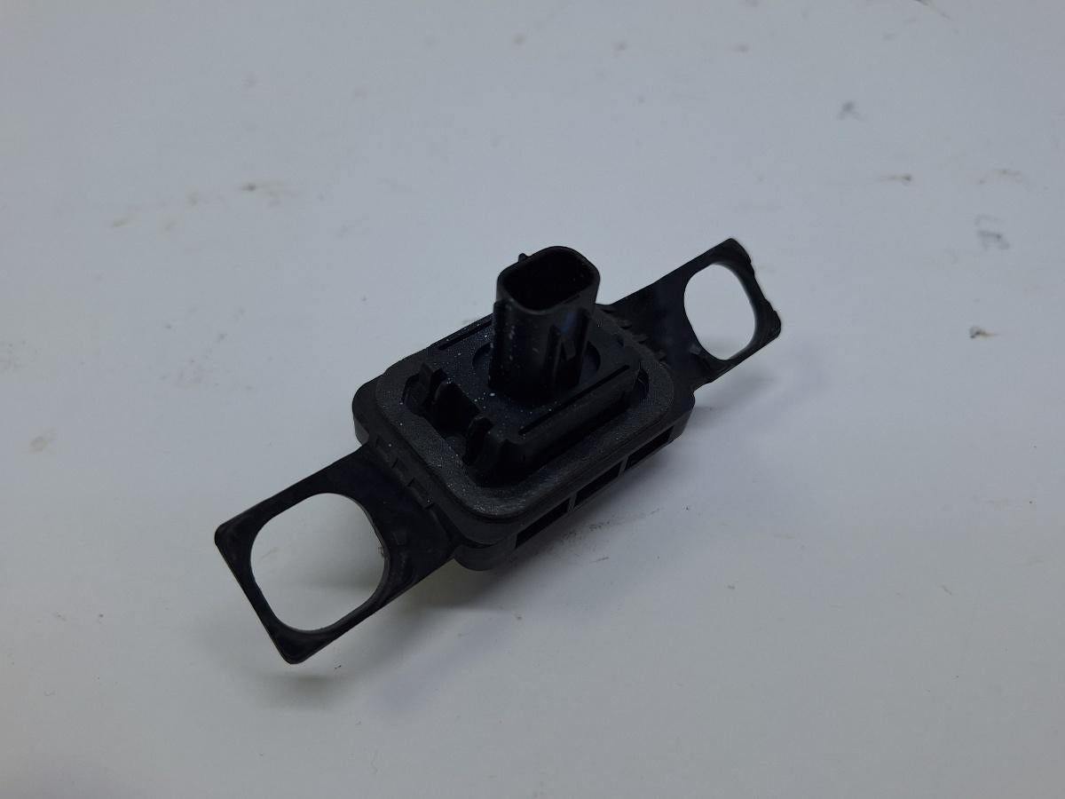 Buton deschidere hayon/portbagaj TOYOTA COROLLA _E21_ 2018 -> 1.8 Hybrid 2ZR-FXE 8494512100