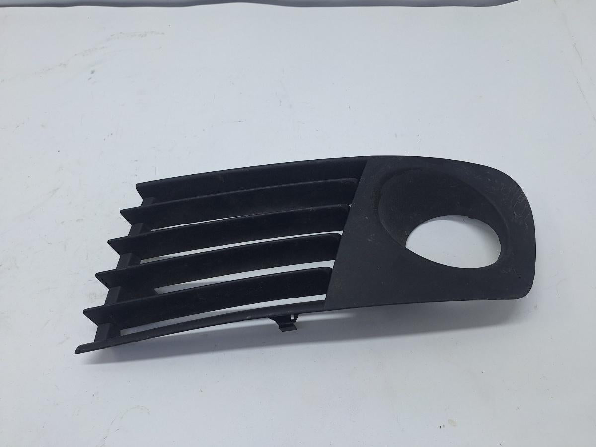 Grila/ornament lampa ceata fata stanga SEAT CORDOBA III 6L2 2002 - 2009 1.4 16V BBY, BKY 6L0853665A