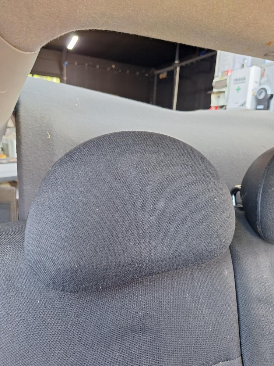 Tetiera bancheta dreapta spate OPEL CORSA C F08, F68, X01 2000 - 2009 1.3 CDTI Z 13 DT